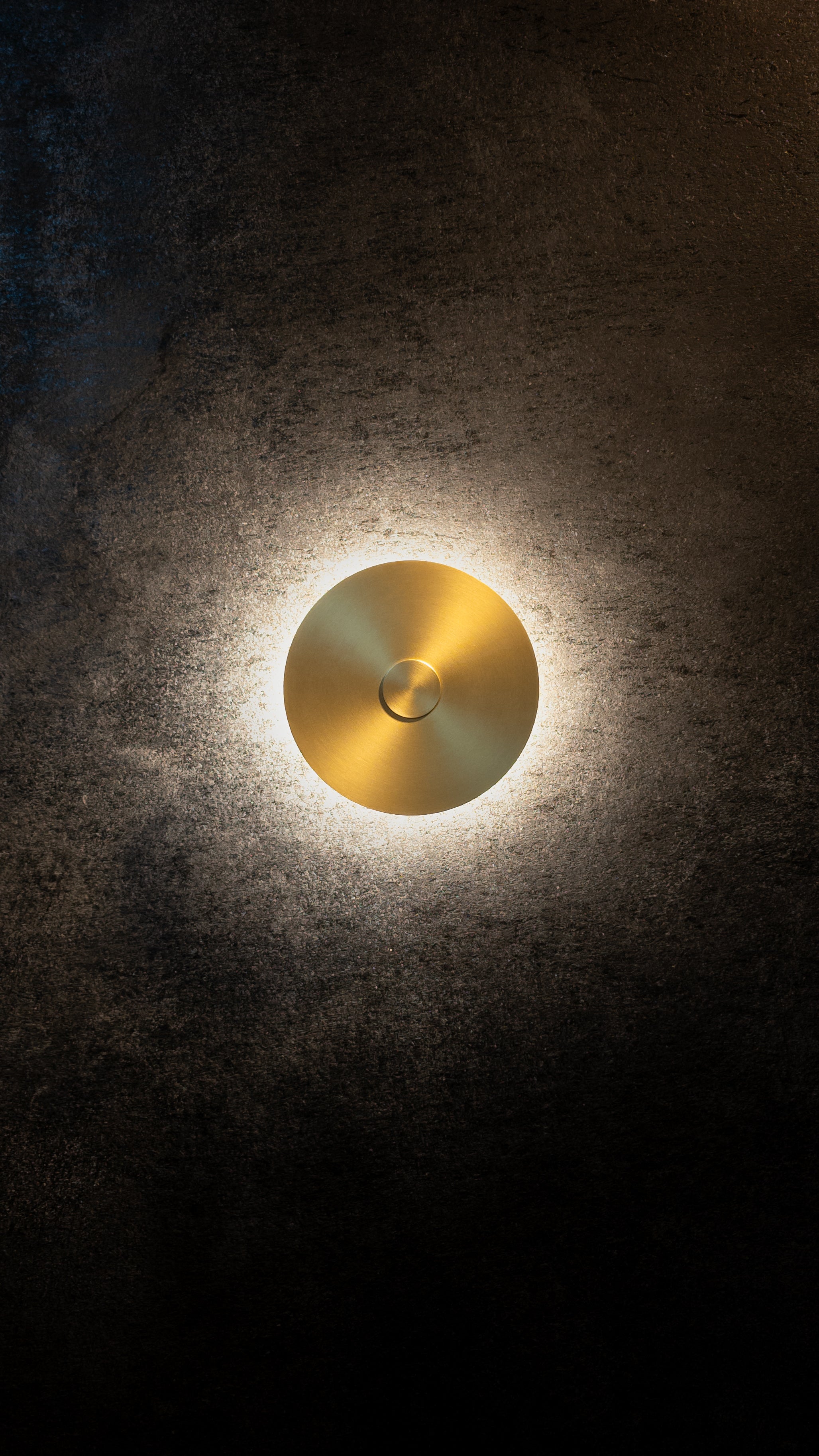 LÁMPARA DE MURO CIRCULAR DORADO 10W 567LM 30K LUZ CÁLIDA BOOMER WA040113