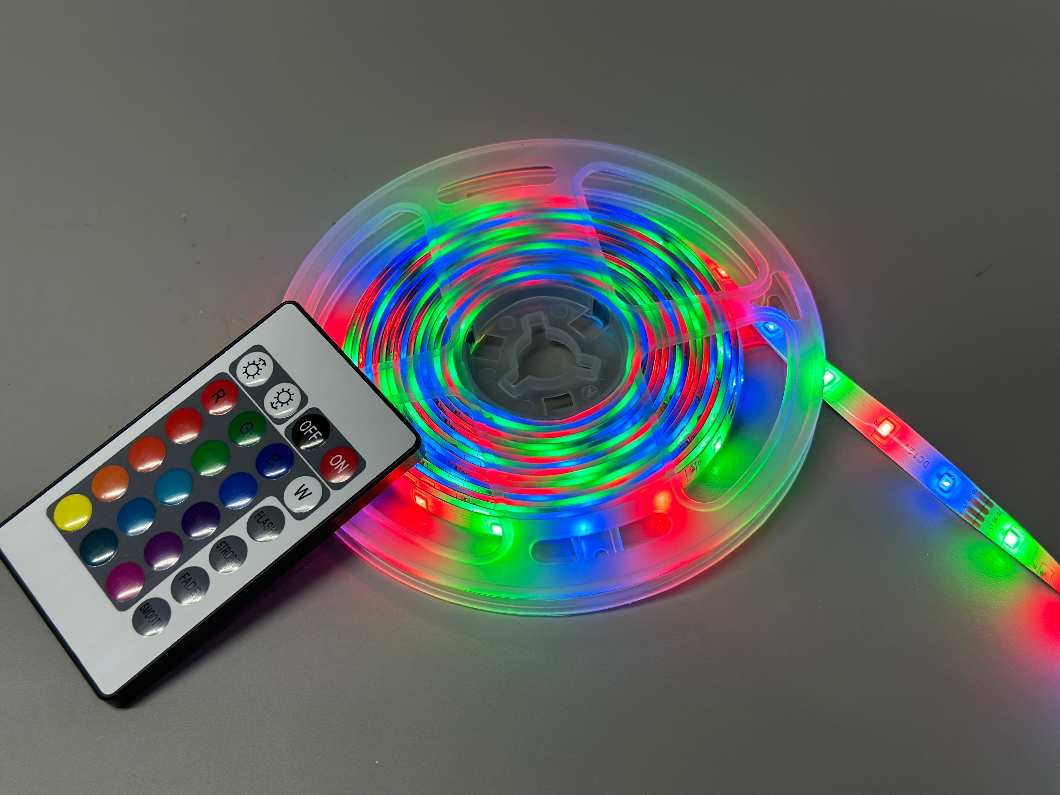TIRA RGB (KIT) 2835 12V 25W DE 5 METROS CON ELIMINADOR ADP2835-3A LUMICRAFT